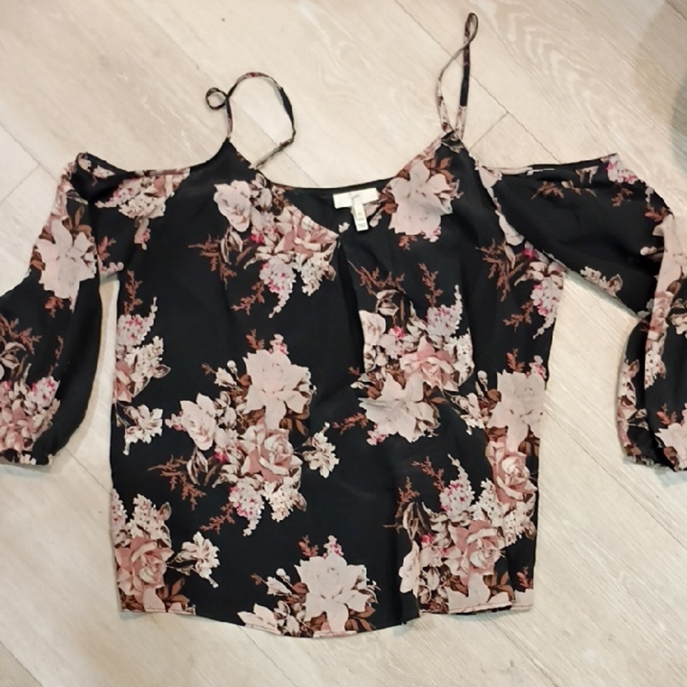 Floral Off-Shoulder Blouse in Black and Pink